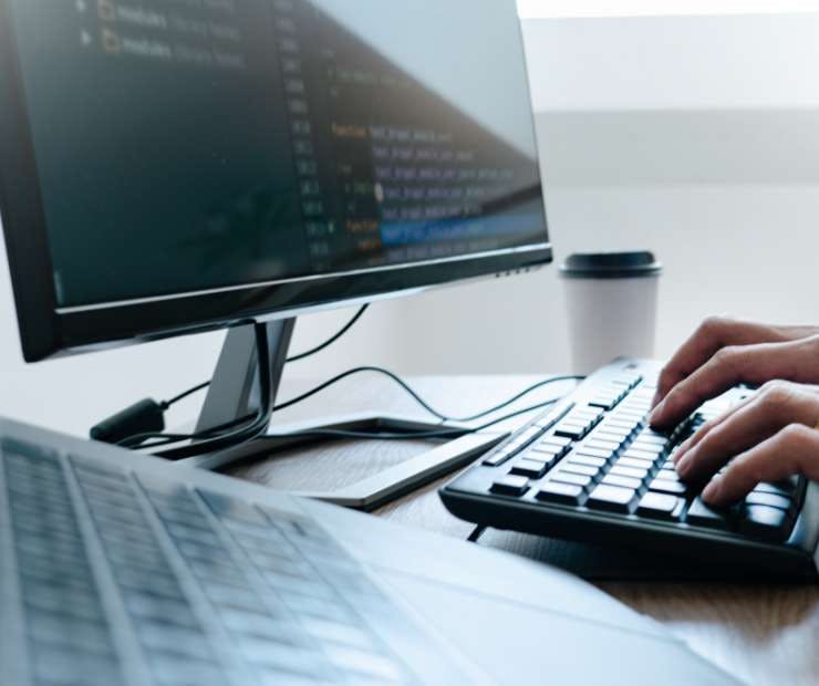 情報システムスタッフ